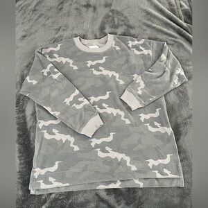 American Eagle Outfitters Gray Camouflage Sweatshirt jegging fit